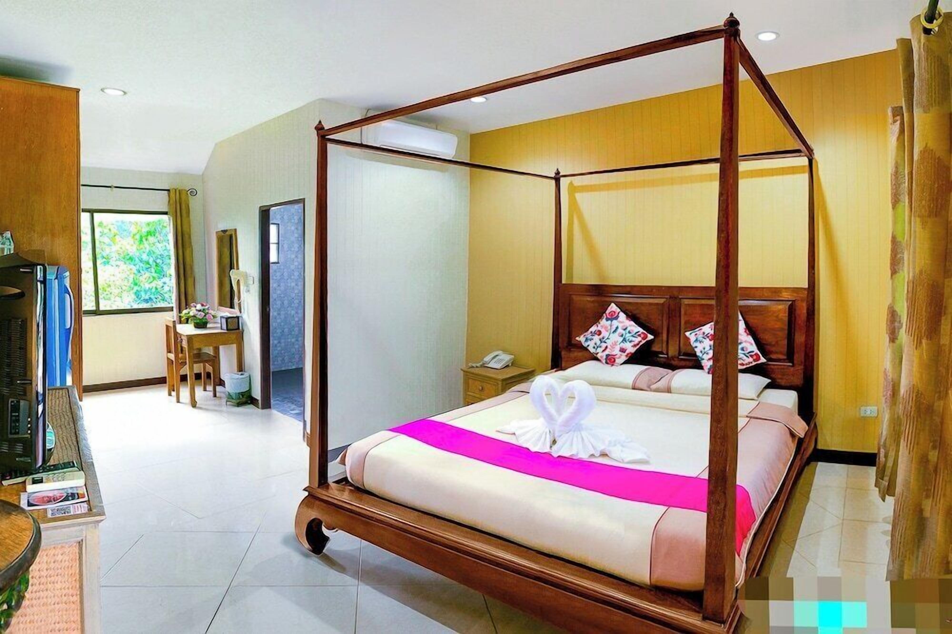 Hypo-allergenic bedding, minibar, in-room safe, individually decorated