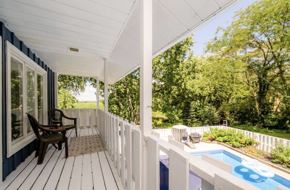 Property grounds - Modern Farmhouse With Large, In-Ground Heated Pool - 15 Mins To St. Joseph (Sodus)