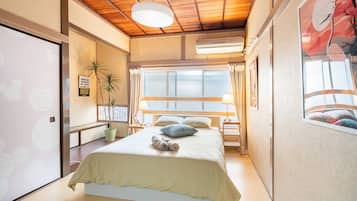 House | 2 bedrooms, blackout drapes, iron/ironing board, free WiFi