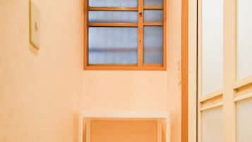 House | 2 bedrooms, blackout drapes, iron/ironing board, free WiFi