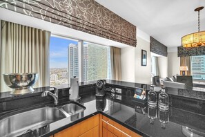 Interior - Luxury 2BR/2BA City View Suite (Miami)