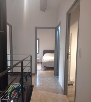 3 soverom, strykejern/-brett, reiseseng for barn og wi-fi (inkludert)