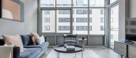 Fernseher, Stereoanlage