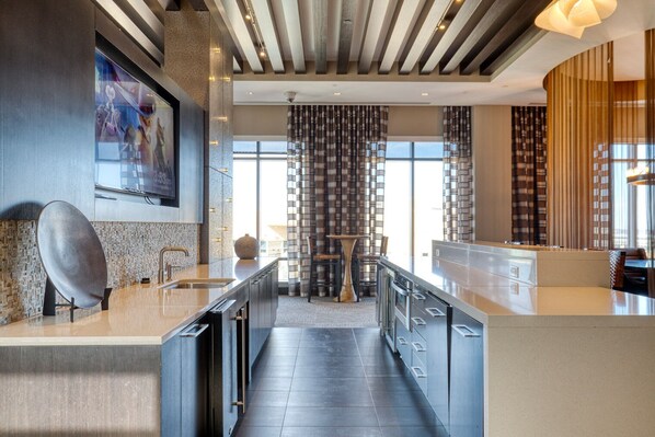 Fridge, microwave, oven, stovetop - Trendy Bethesda 1BR w/ W/D, Gym & Roof, nr dining, by Blueground (Maryland)