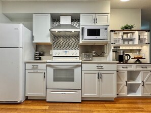 Refrigerador, microondas, horno y lavavajillas
