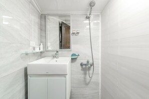 Gratis toiletartikler, hårtørrer, hjemmesko, håndklæder