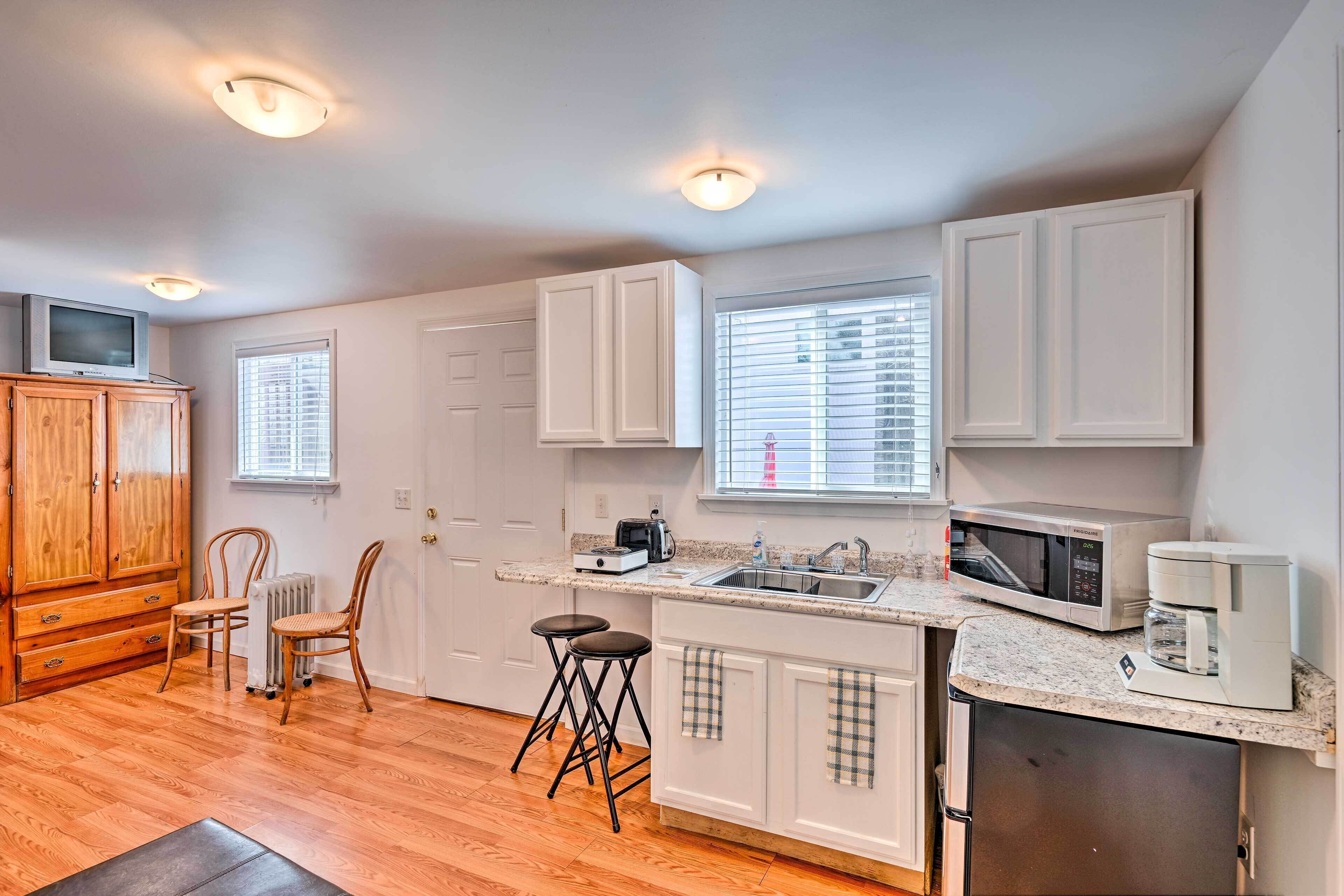 Bryson City Cottage Studio: Deck w/ Mountain Views