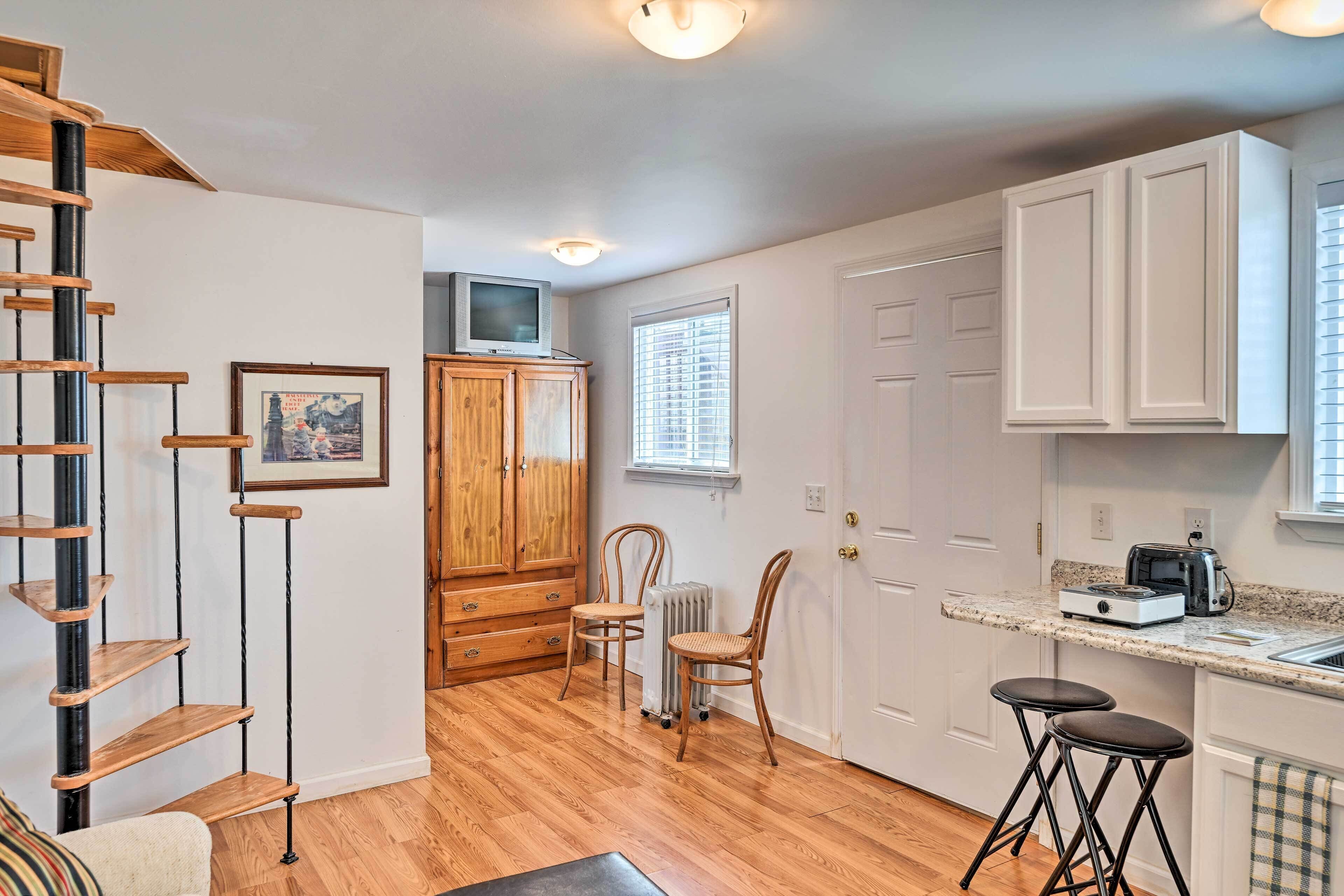 Bryson City Cottage Studio: Deck w/ Mountain Views