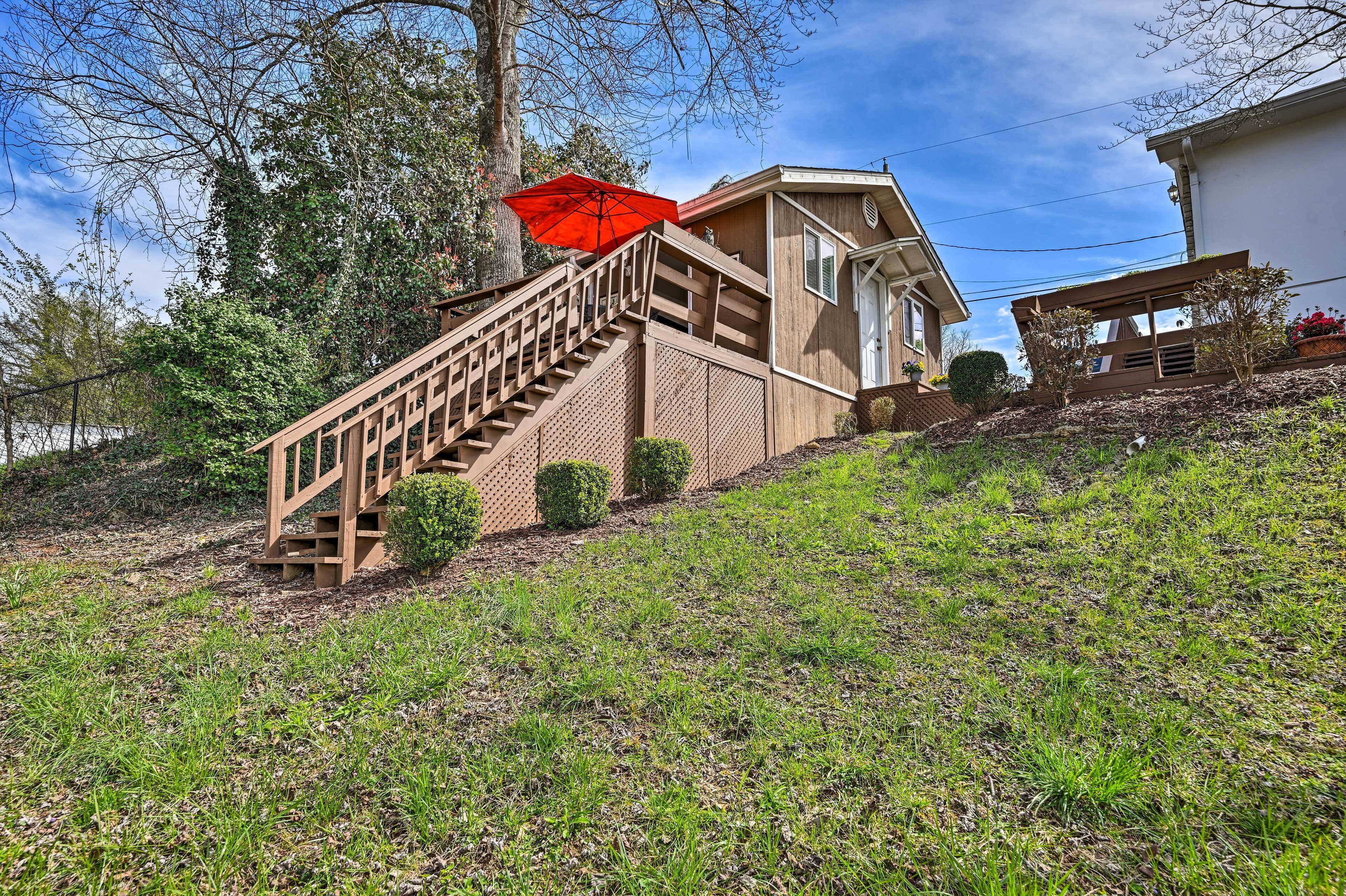 Bryson City Cottage Studio: Deck w/ Mountain Views