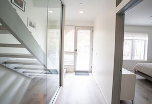 5 bedrooms, desk, iron/ironing board, travel crib