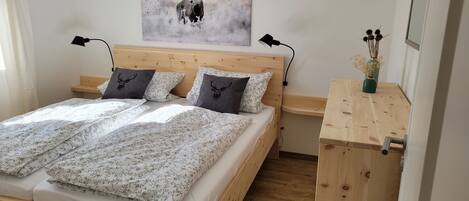 1 bedroom, bed sheets