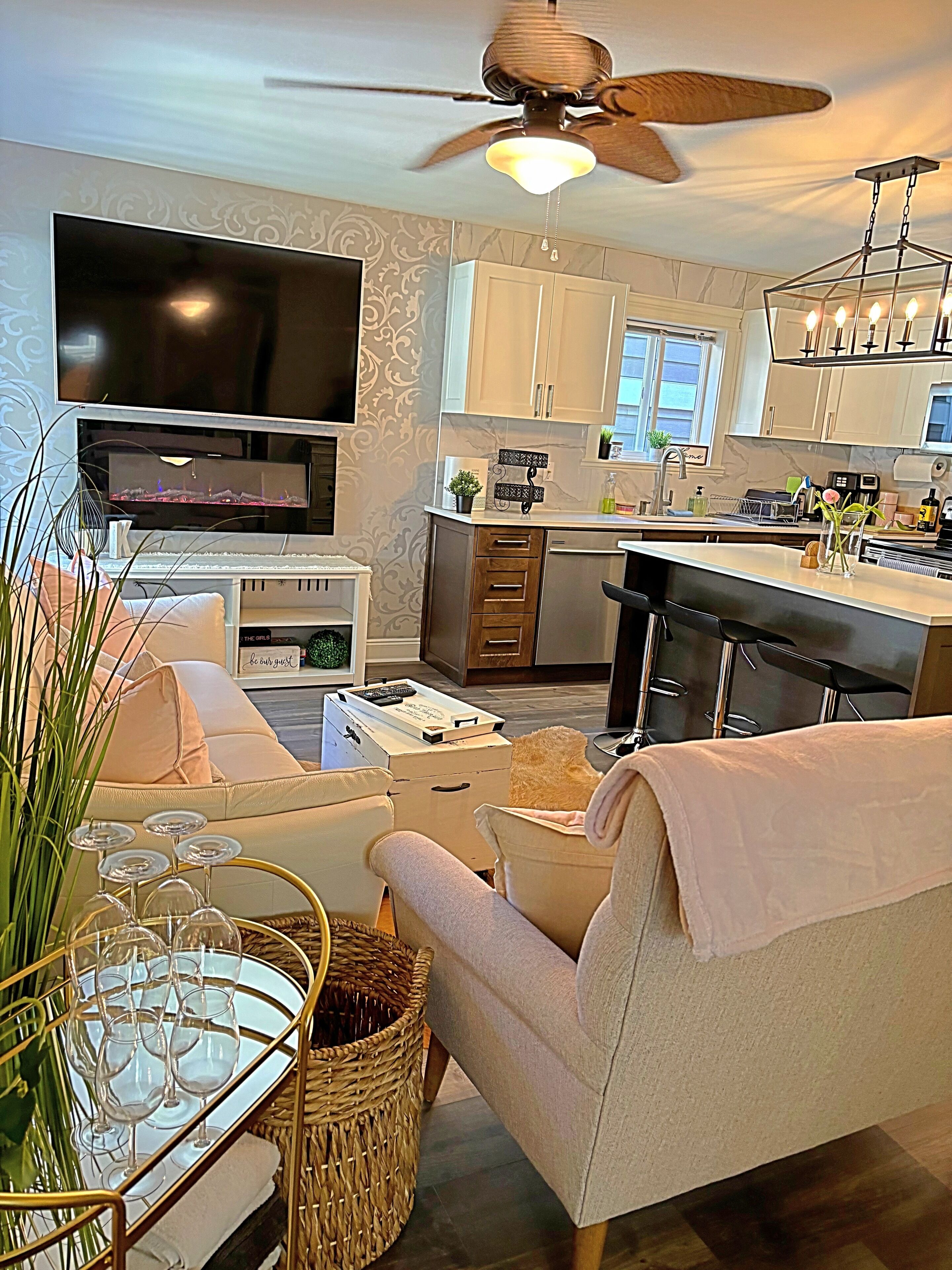 Smart TV, fireplace