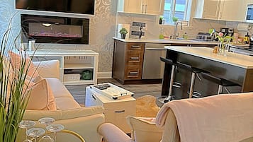 Smart TV, fireplace