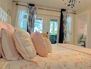 3 chambres, bureau, Wi-Fi, literie fournie