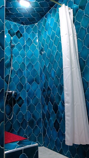Family Double Room | Bathroom | Hair dryer, slippers, towels