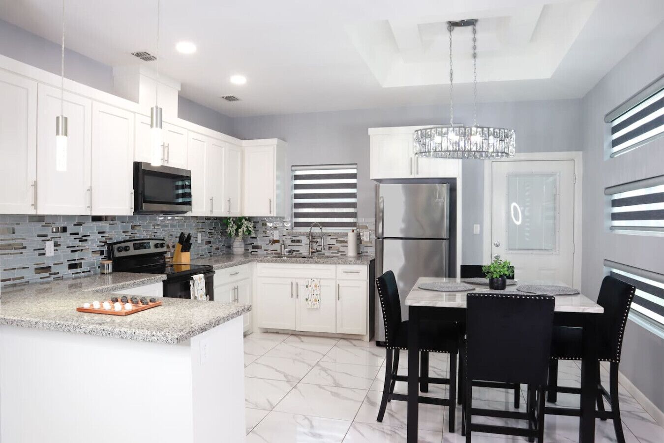 Frigorífic, microones, forn i placa de cuina 