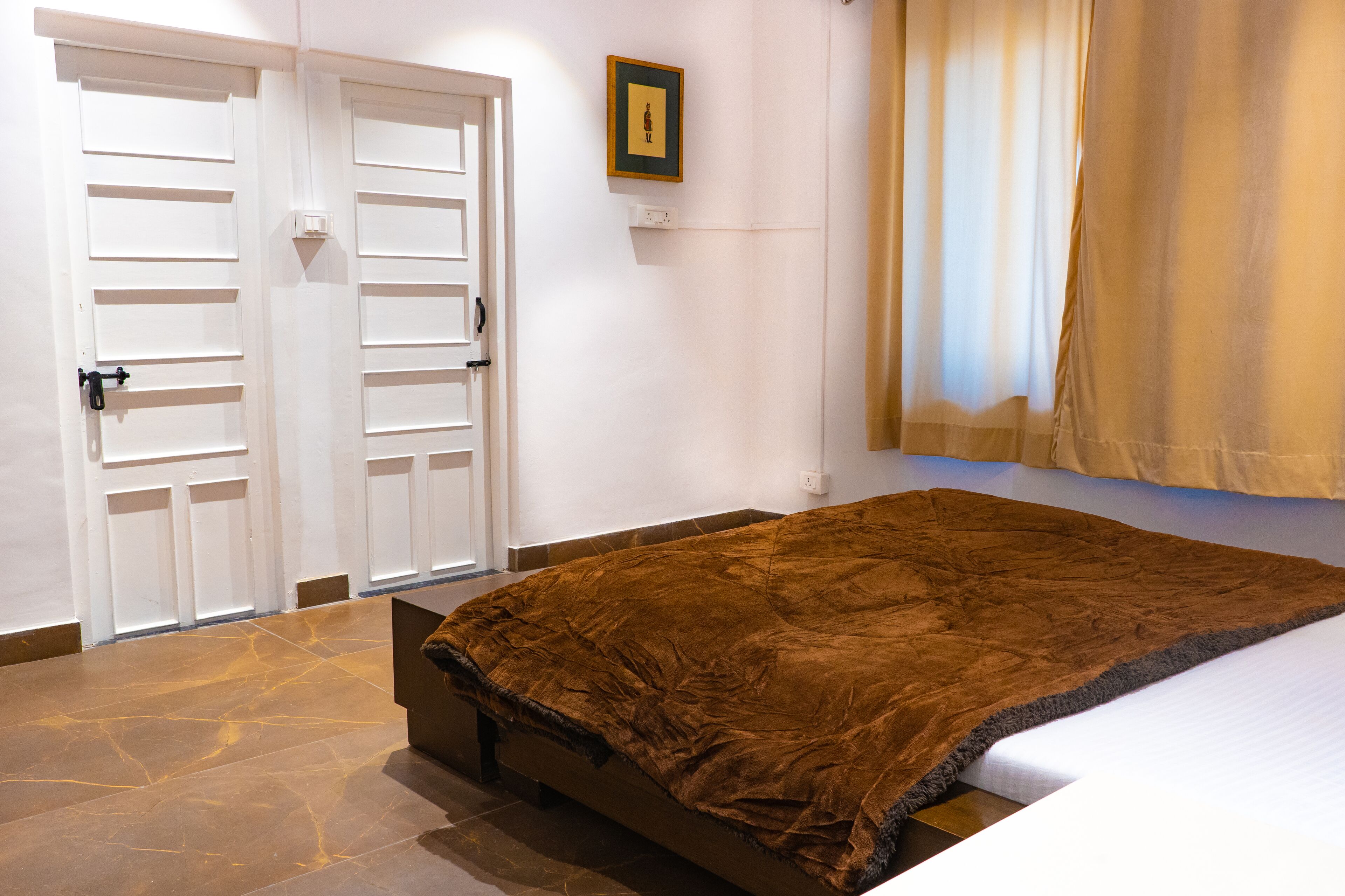 Luxury Villa 1km from Mall Road (Hampton Villa)