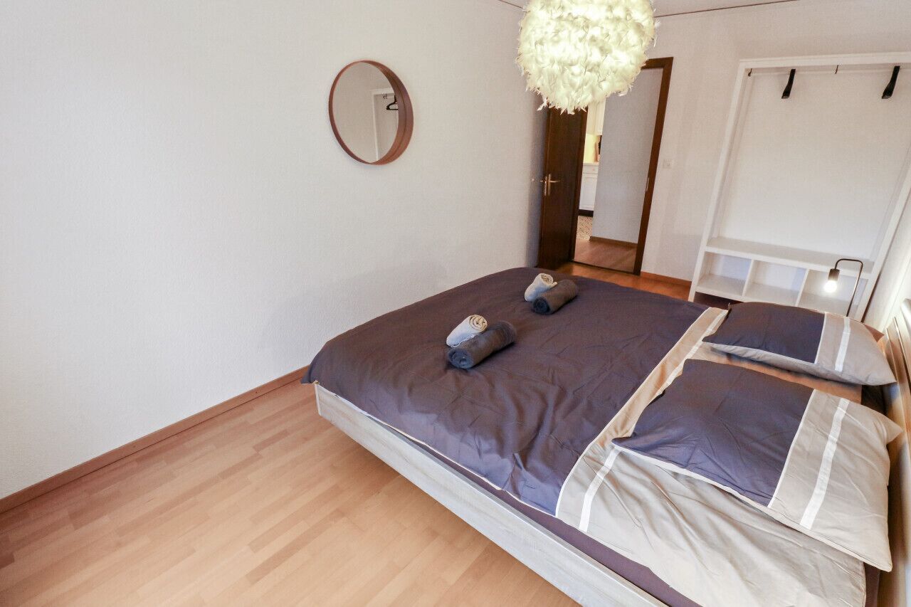 1 habitación, tabla de planchar con plancha, wifi gratis y ropa de cama 
