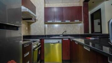 Kühlschrank, Mikrowelle, Ofen, Herdplatte