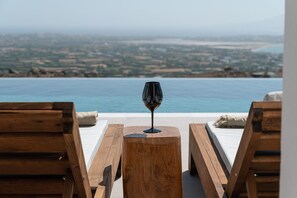 Property grounds - Naxos Skyline  - Villa Avra (Naxos)
