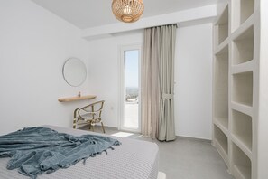 4 makuuhuonetta, työpöytä, Wi-Fi, vuodevaatteet