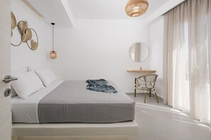 4 chambres, coffres-forts dans les chambres, bureau