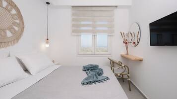 4 bedrooms, in-room safe, desk, iron/ironing board