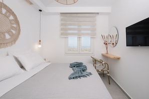 4 bedrooms, in-room safe, desk, iron/ironing board
