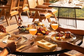 Free daily buffet breakfast