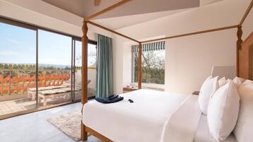 Deluxe Room, 1 Queen Bed (Deluxe Room) | 1 bedroom, premium bedding, down duvets, memory-foam beds