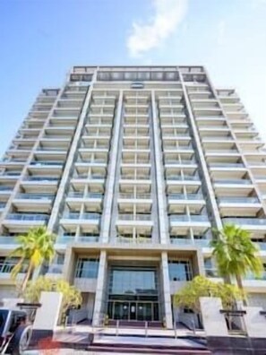 Exterior - Cozy apartment in Sport City (Dubai)