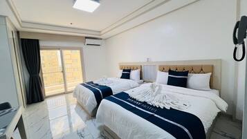 Cortinas blackout, tabla de planchar con plancha y wifi gratis