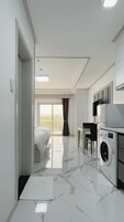 Cortinas blackout, tabla de planchar con plancha y wifi gratis