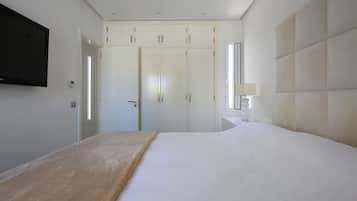 3 slaapkamers, een strijkplank/strijkijzer, gratis wifi, beddengoed