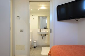 3 habitaciones, tabla de planchar con plancha y wifi gratis 