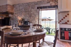 Gite "Les Barthes" | Cozinha privada | Chaleira elétrica, cadeirão de bebê