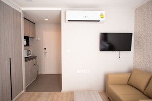 Business Apartment, 1 Queen Bed, Non Smoking, Courtyard View | 1 bedroom, free WiFi, wheelchair access - I'm Chinatown Residence (Bangkok)