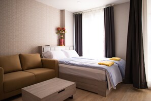 Business Apartment, 1 Queen Bed, Non Smoking, Courtyard View | Free WiFi, wheelchair access