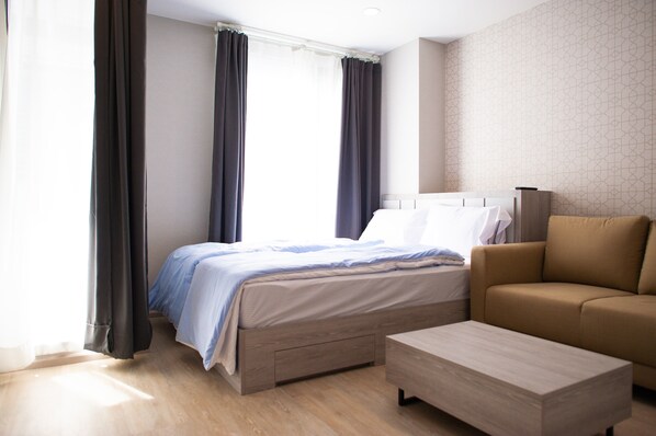Business Apartment, 1 Queen Bed, Non Smoking, Courtyard View | 1 bedroom, free WiFi, wheelchair access - I'm Chinatown Residence (Bangkok)