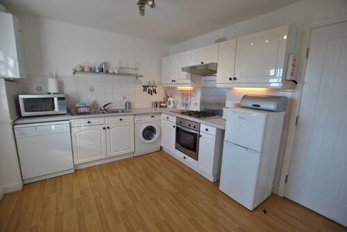 Calabeinn - Two Bedroom Apartment, Sleeps 4