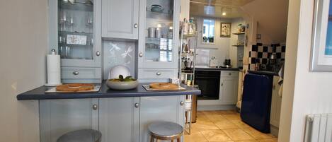 Frigorífic, forn, placa de cuina i torradora