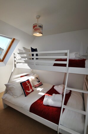 3 bedrooms, iron/ironing board, WiFi, bed sheets - Seaglass Cottage-family friendly home in East Neuk (Pittenweem)