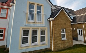 Exterior - Maeyar-contemporary apartment in coastal village (Anstruther)