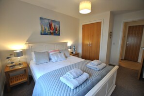 3 bedrooms, iron/ironing board, WiFi, bed sheets - Coastal Haven- stunning home in Crail (Crail)