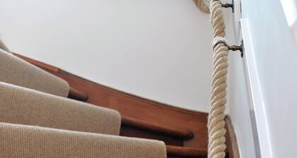 Creel Cottage- stylish cottage near the sea