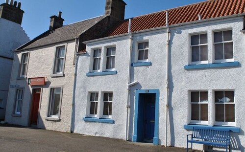 Sand And Sea Cottage- lovely family home, Crail