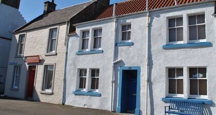Sand And Sea Cottage- lovely family home, Crail