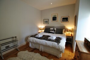 2 bedrooms, iron/ironing board, WiFi, bed sheets - 2 Melville Terrace, Anstruther (Anstruther)