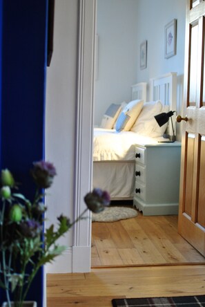 2 dormitorios, tabla de planchar con plancha, wifi y ropa de cama