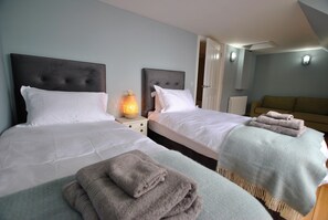 5 Schlafzimmer, Bügeleisen/Bügelbrett, Bettwäsche